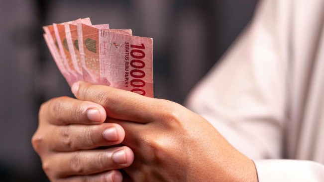 Ilustrasi mendapat uang simbol rezeki. [Pexels]